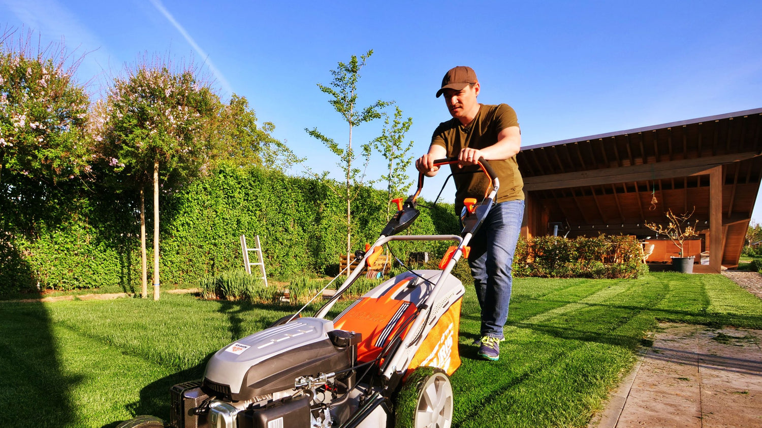 Video - Cea mai tare mașină românească de tuns iarba