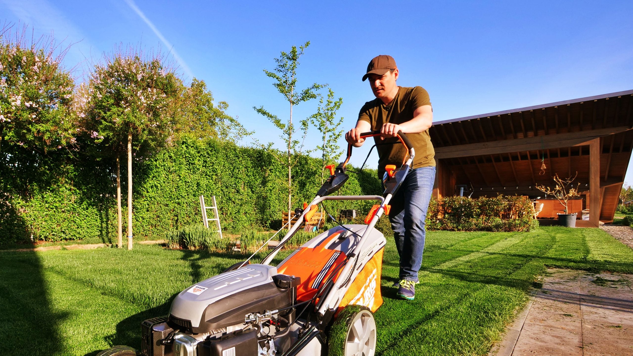 Video - Cea mai tare mașină românească de tuns iarba