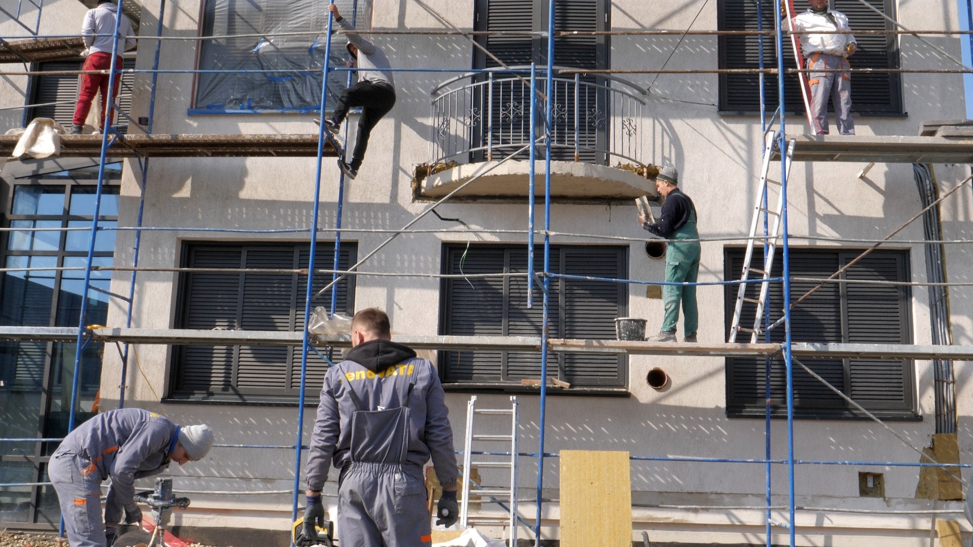 Video - CUM SĂ RENOVEZI CORECT FAȚADA