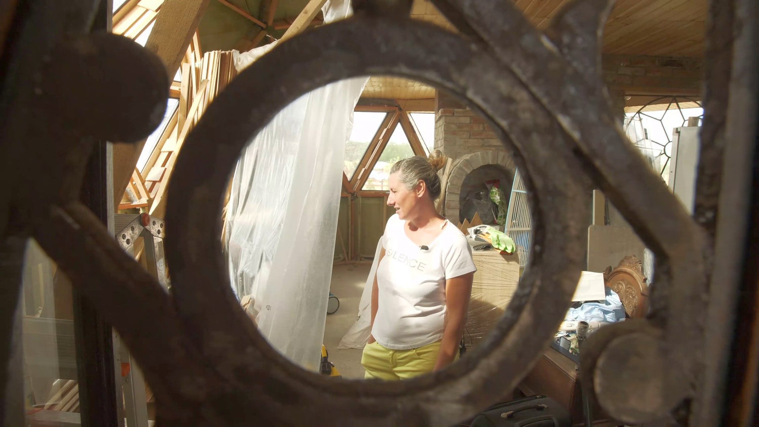 Video - CASĂ CU MULTE RECLAMAȚII