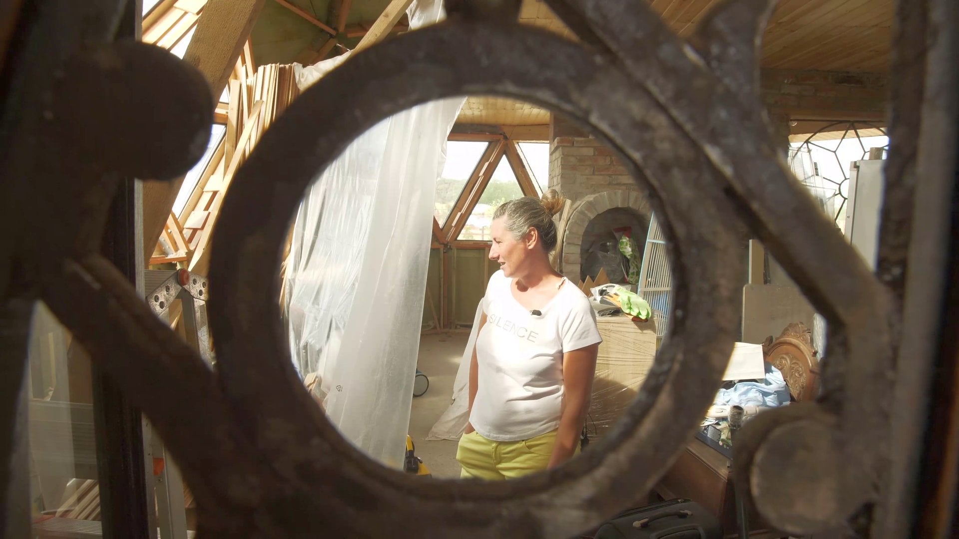 Video - CASĂ CU MULTE RECLAMAȚII