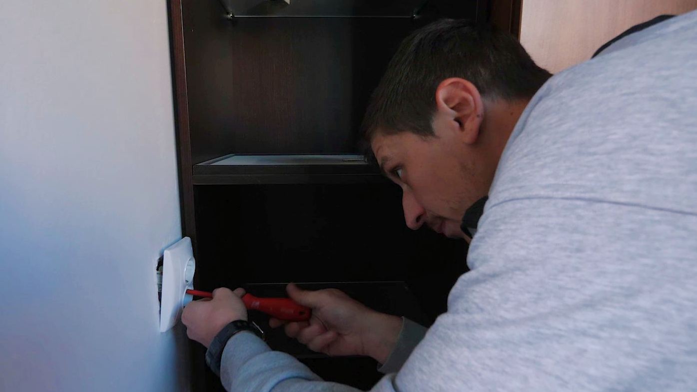 Video - VERIFICĂ ELECTRICA ÎNAINTE SĂ DAI BANII