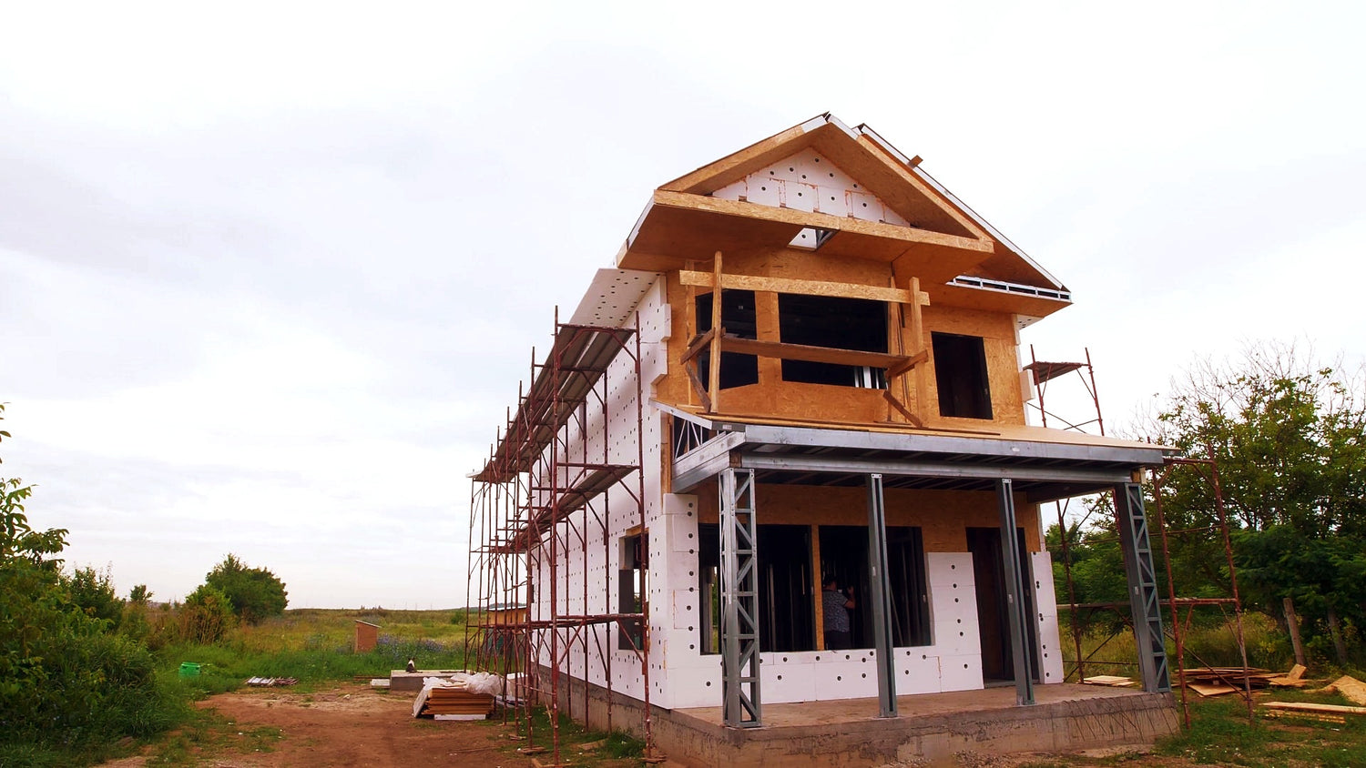 CUM E CASA CU STRUCTURĂ METALICĂ